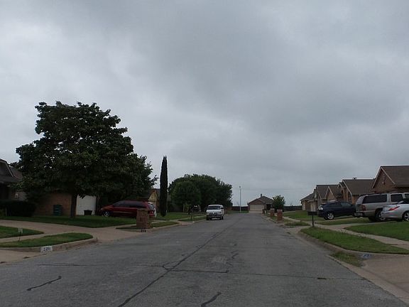 5th image of 213 Creekwood Ln