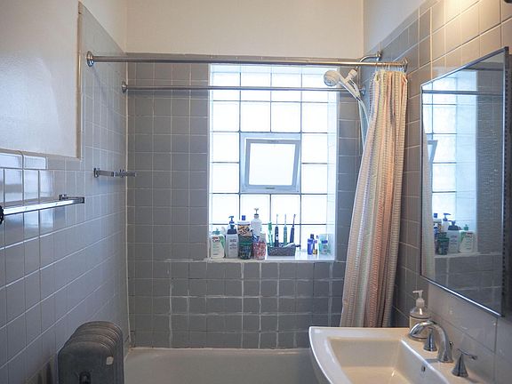 4th image of 545 Hinman Ave APT L3