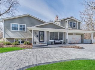 13 N Parkway Dr, Naperville, IL 60540