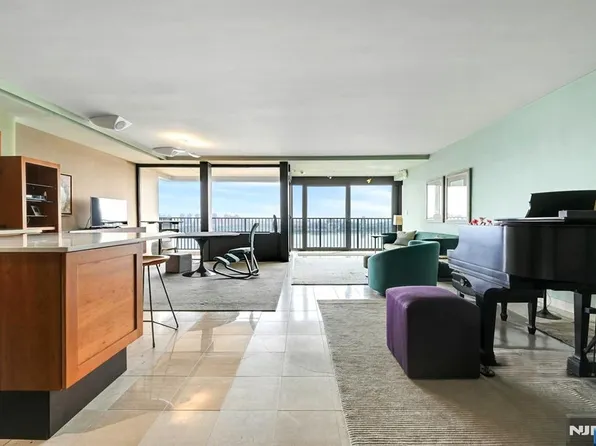 3 Horizon Rd APT 1033, Fort Lee, NJ 07024