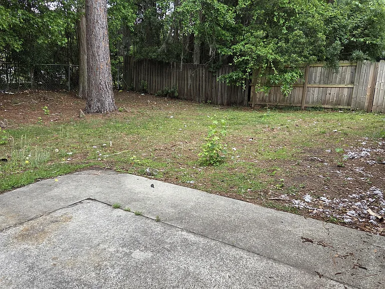 945 Ruth Dr — Photo 7