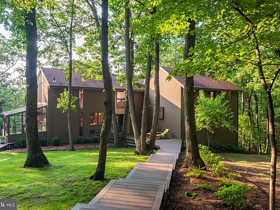 5th image of 725 Laurel Ridge Rd