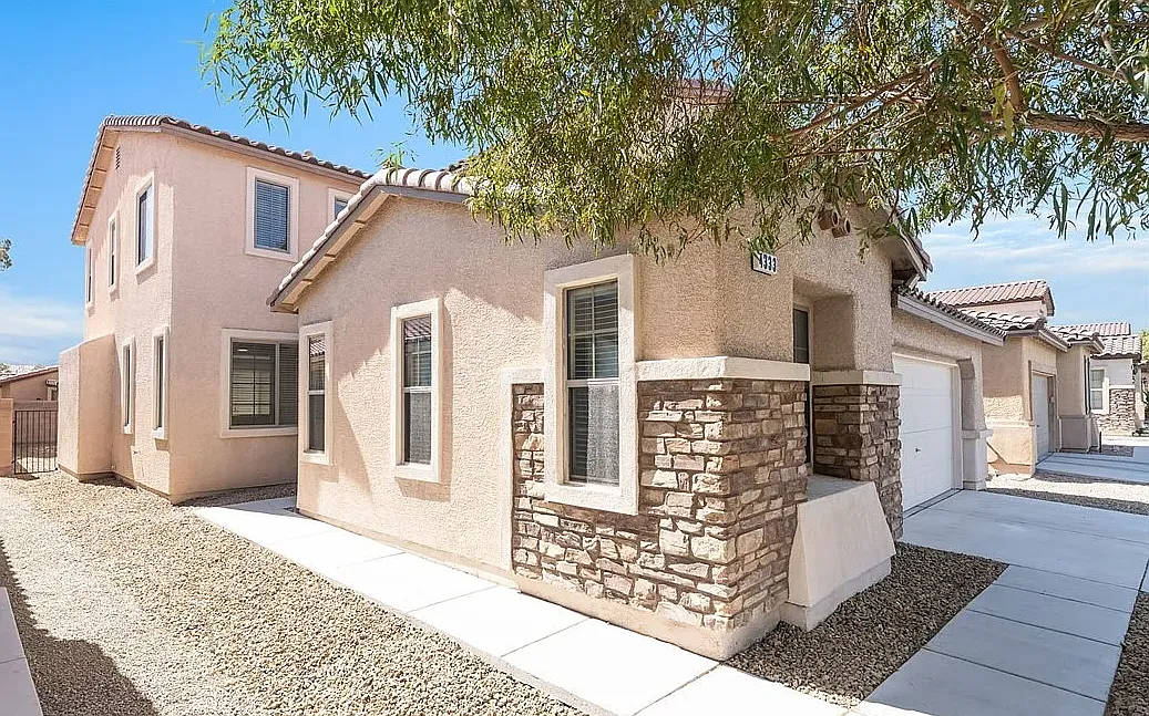 4 bed, 2495 sqft, $2,650 — Photo 2