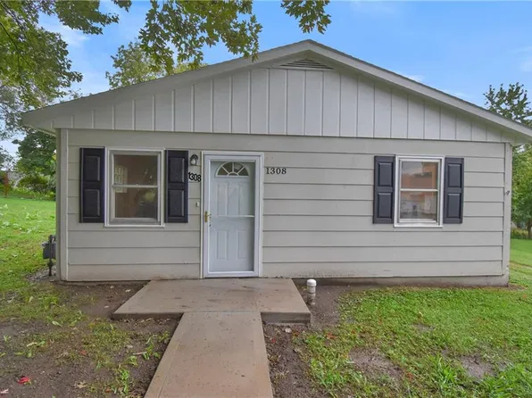1308 L St, Atchison, KS 66002