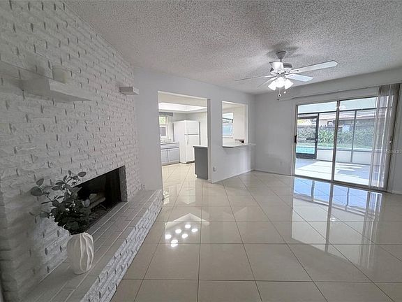 5th image of 13635 BERKSHIRE COURT