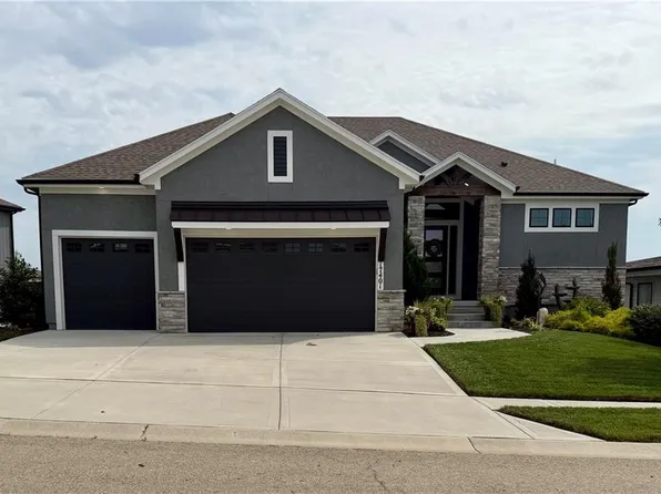 17401 Richards St, Overland Park, KS 66221