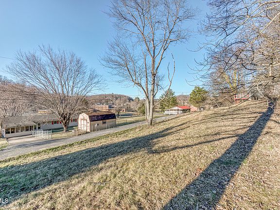 3rd image of Crest Hills Dr