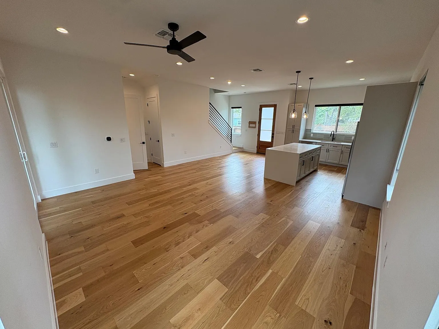 3 bed, 2.5 bath, 1620 sqft, $3,995 — Photo 3