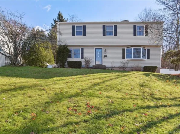 28 Surrey Drive, Wallingford, CT 06492