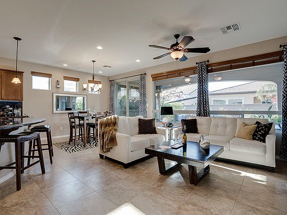 3rd image of 102 E Kennedia Dr