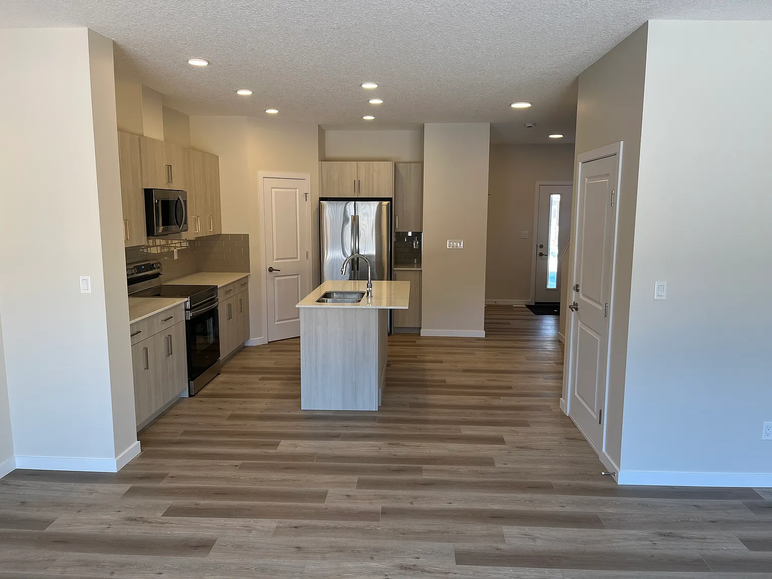 2205 Upper — Photo 2