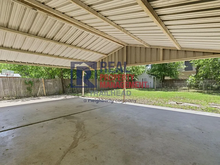 1040 N Clinton St — Photo 22