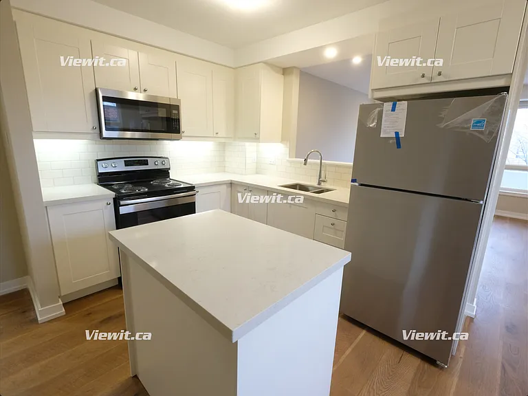 60 Wasdale Cres #10 — Photo 3