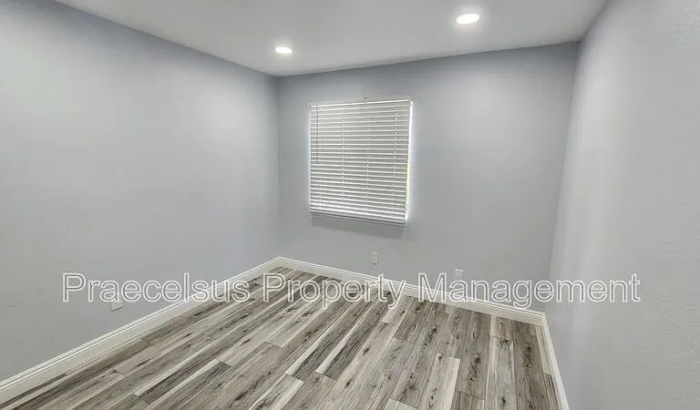 2047 Lakeridge Cir #104 — Photo 16