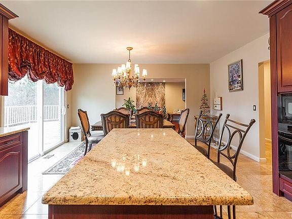 3rd image of 6719 Stonebridge Ct
