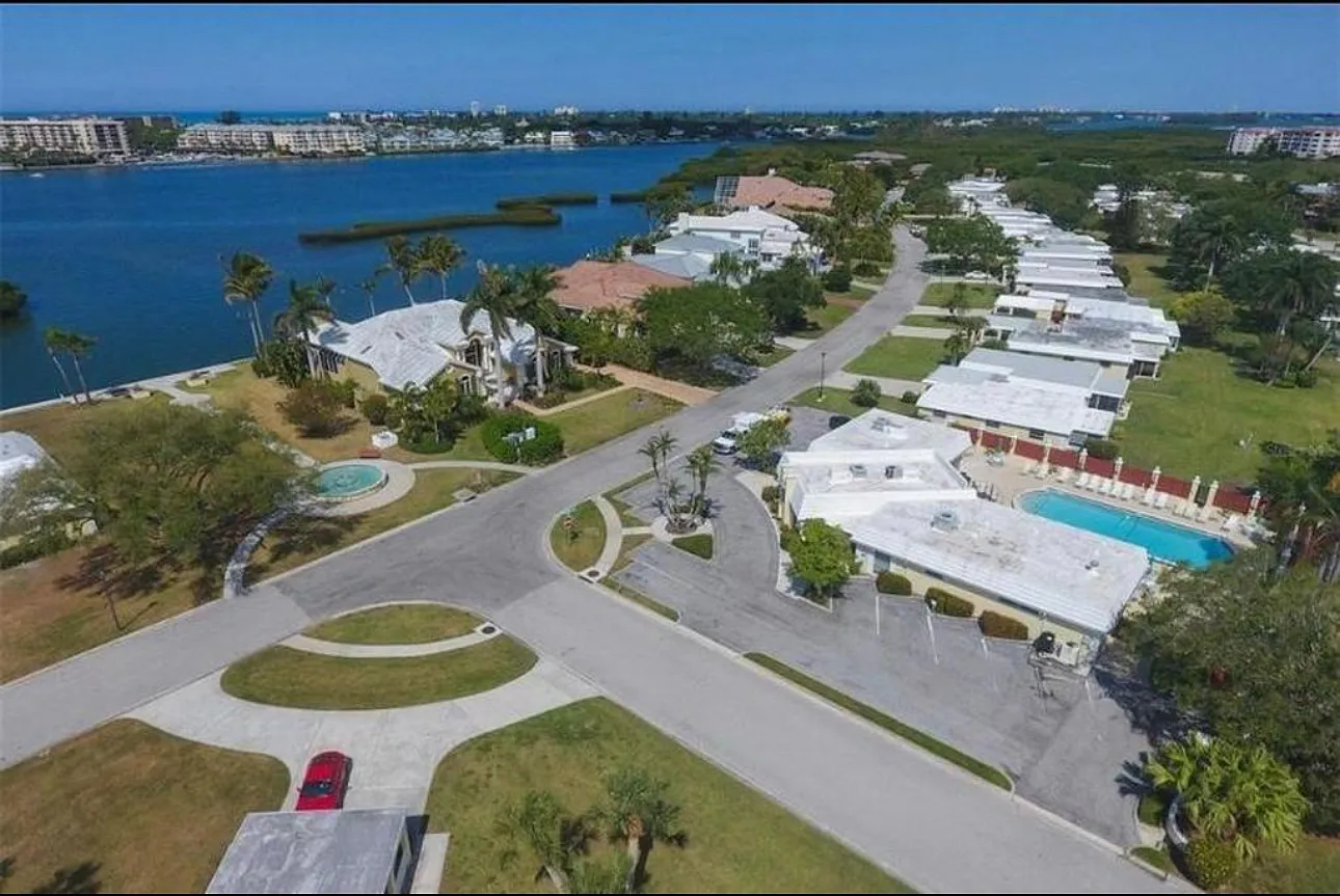 2 bed, $2,800 — Photo 1