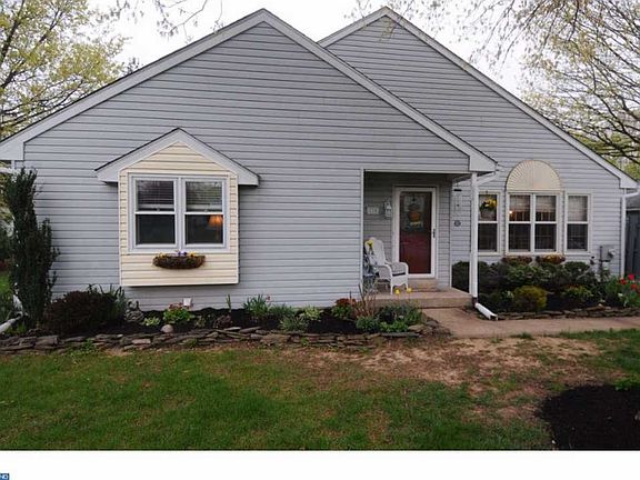 3rd image of 110 Solway Cir