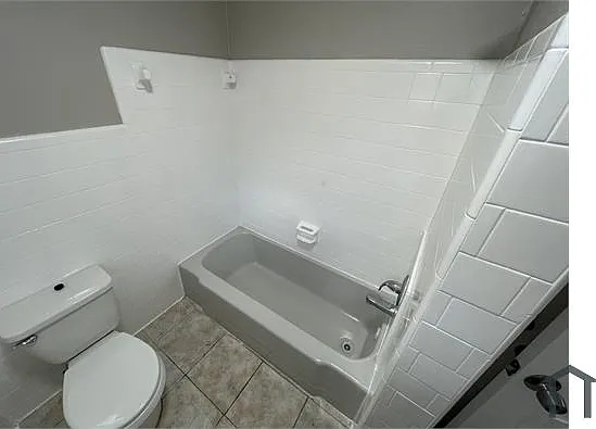 801 1/2 E Saint Clair St — Photo 24