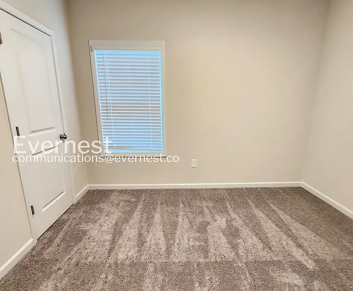 212 Venture Dr — Photo 10