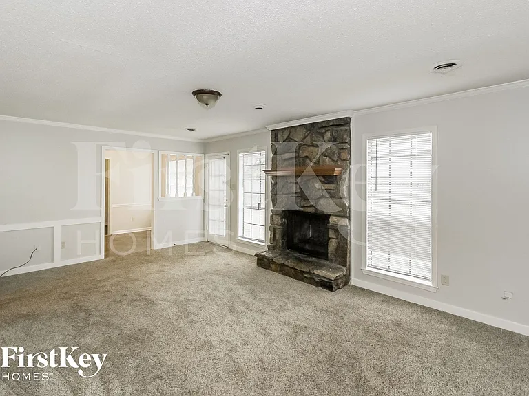 6861 Valley Park Dr — Photo 2