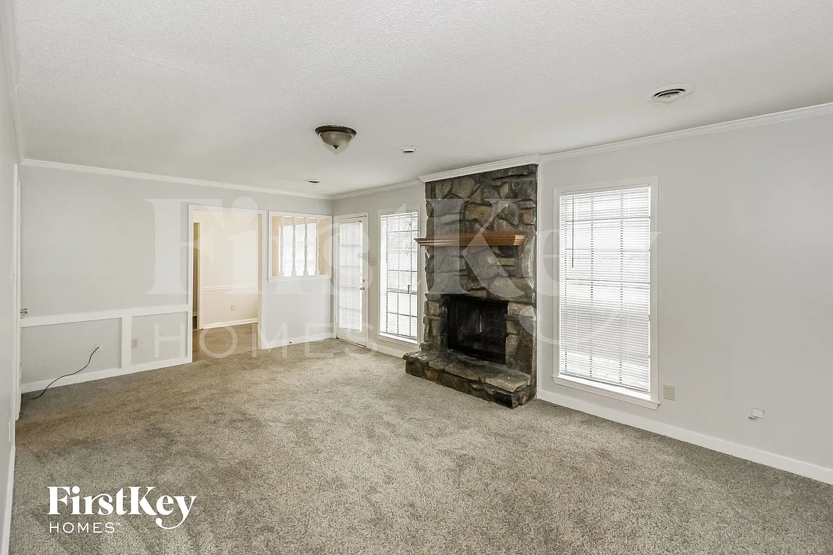 Building Photo - 6861 Valley Park Dr