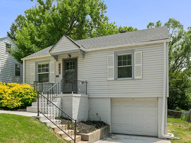 5403 William St — Photo 2