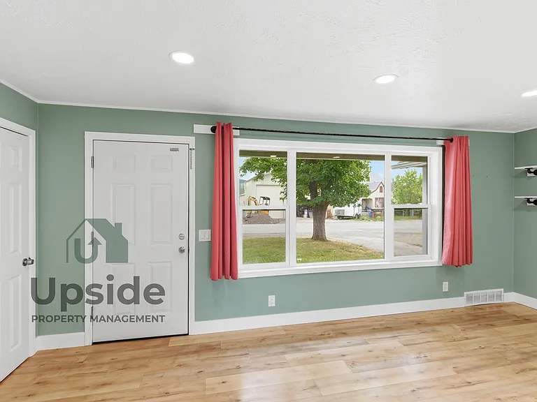 8719 E Valleyway Ave — Photo 4