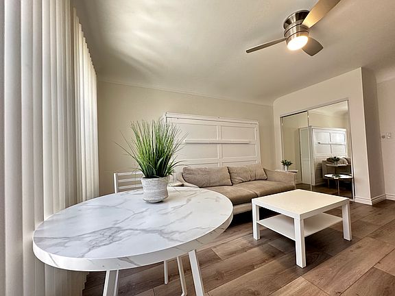 3rd image of 265 S Manhattan Pl APT 5