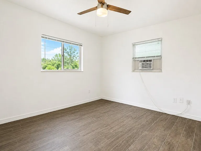 723 Burdick St — Photo 10