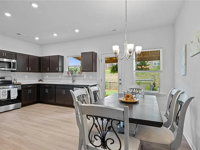 229 Dupont Dr — Photo 5