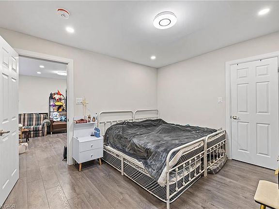 5th image of 313 Gilmore Rd