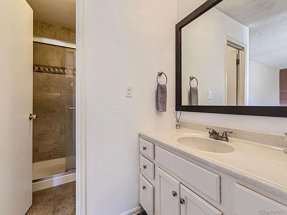 Bathroom in the primary room.