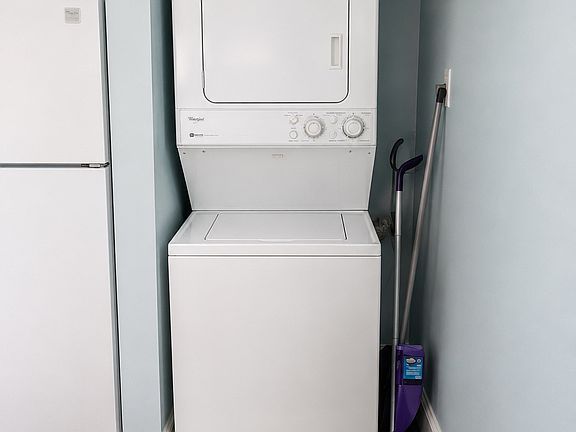 4th image of 712 Beach Ave W #1