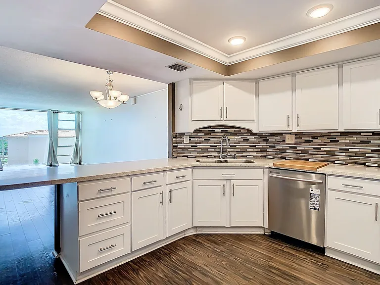 7400 Sun Island Dr #503 — Photo 8