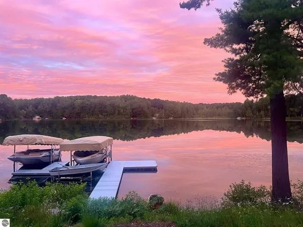 2847 Crescent Shores Dr, Traverse City, MI 49685