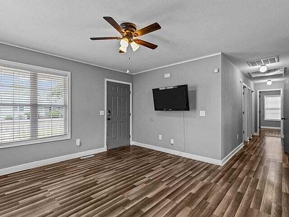 5th image of 3200 W Lynn Street