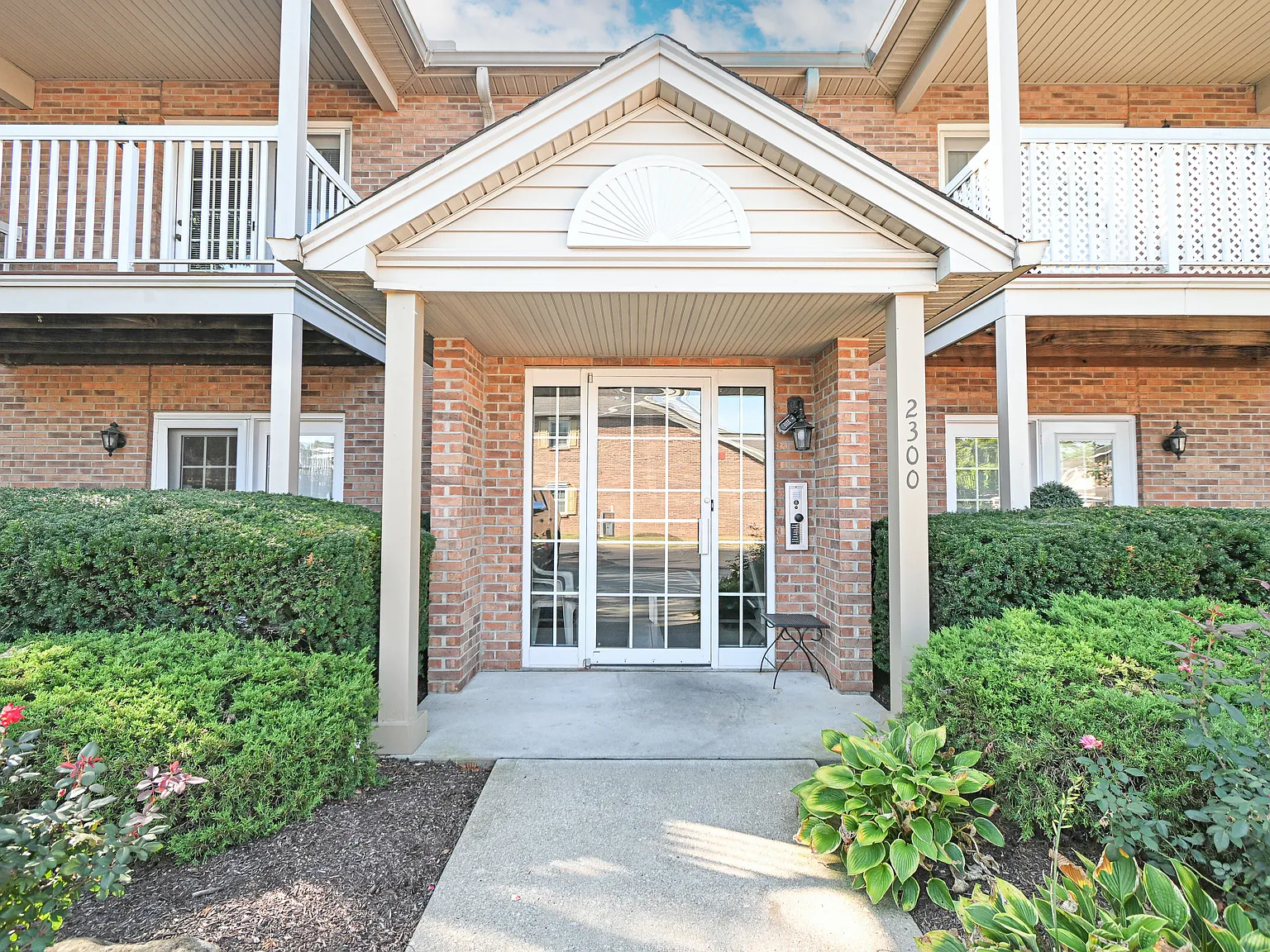 2 bed, 903 sqft, $1,500 — Photo 2
