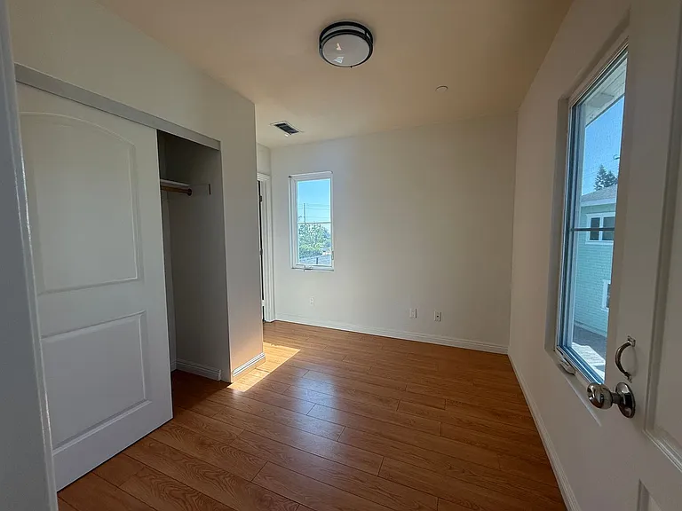314 E Mission Rd — Photo 13