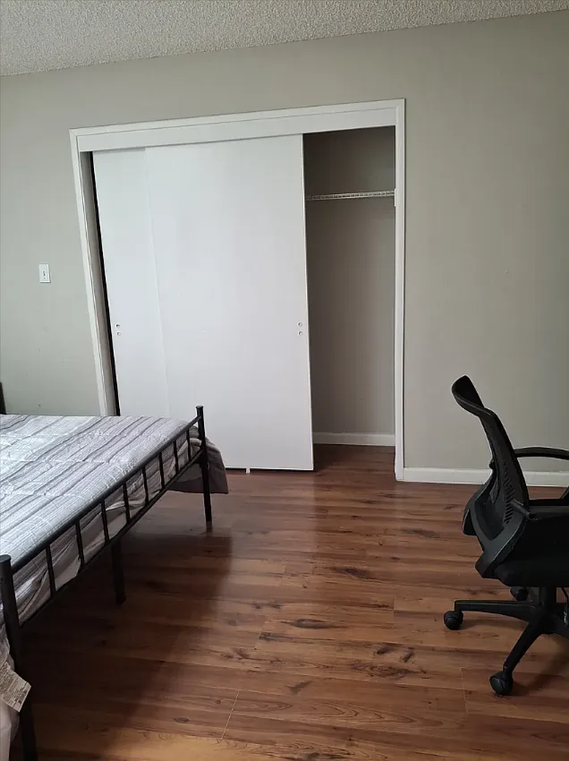 6 bed, 3.5 bath, 2322 sqft, $795 — Photo 4