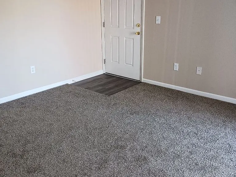 185 - COUNTRY VIEW APARTMENTS — Photo 8