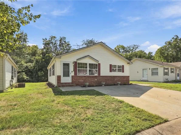 7905 NW 122nd Ct, Kansas City, MO 64163