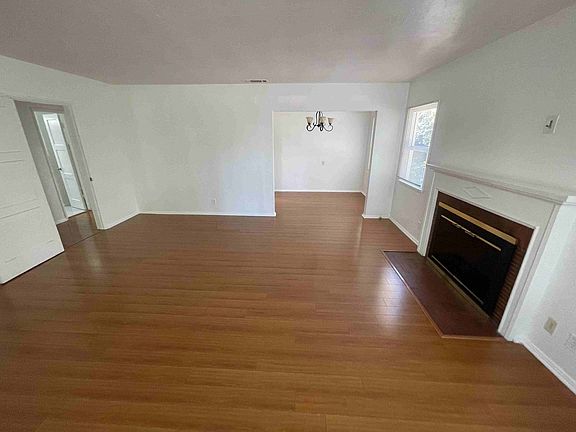 3rd image of 5745 Hazeltine Ave