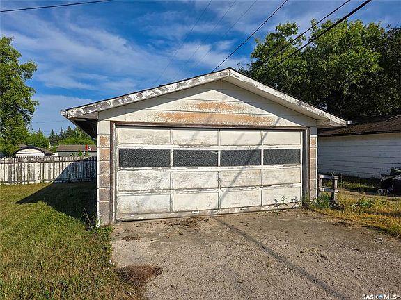 5th image of 379 2nd AVENUE W