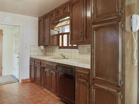 5th image of 1535 W Cambridge Avenue N