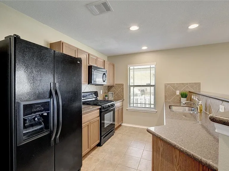 201 Edwin — Photo 8