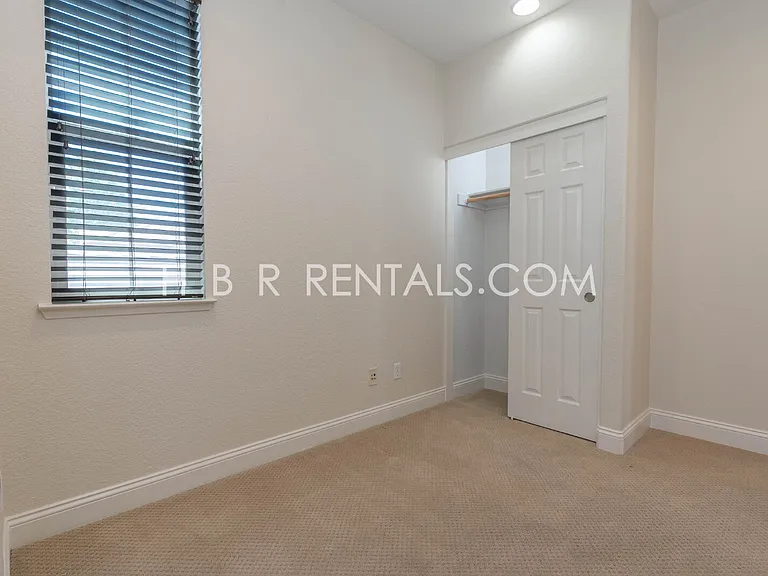 237 E Legacy Dr — Photo 19