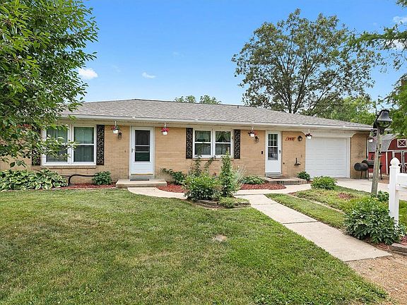 2nd image of 302 Saint Clair Ct