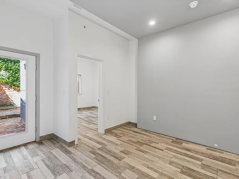 2028 E Fletcher St — Photo 35