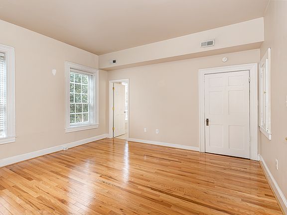 5th image of 209 Hanover St APT 1