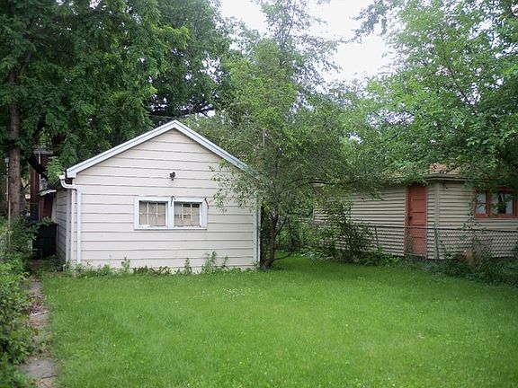 3rd image of 14429 Emerald Ave